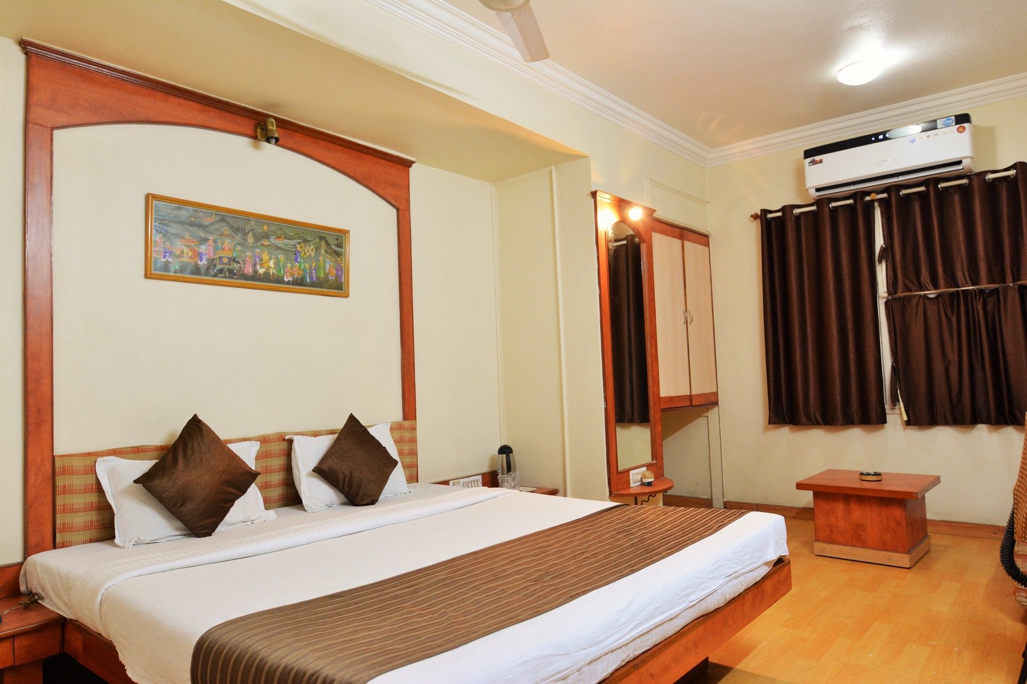 Hotel Sahaj Palace Ahmedabad Exterior photo